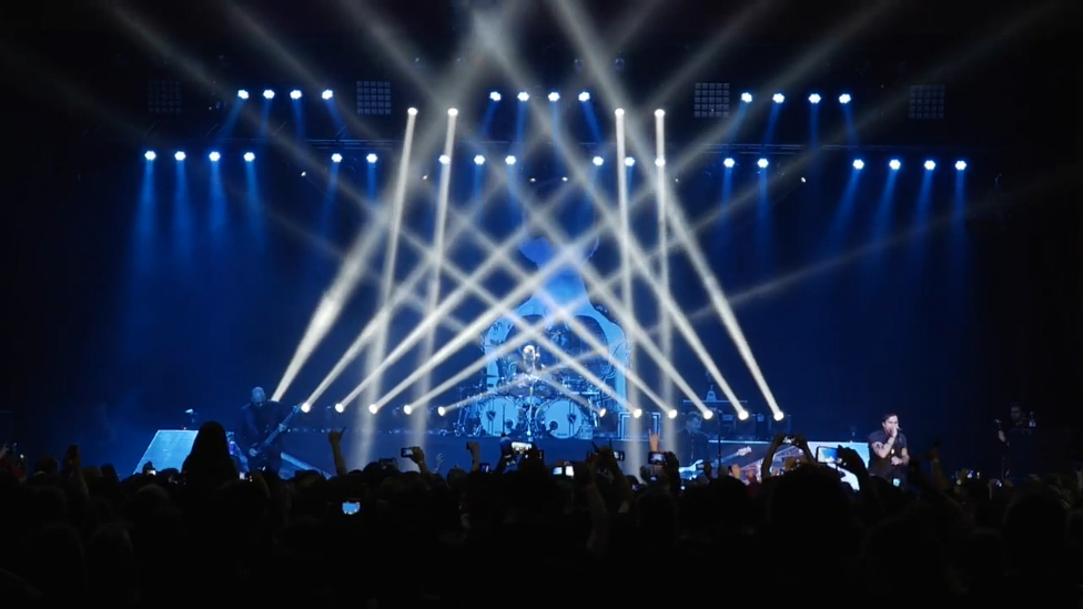 Three Days Grace - I Am Machine (Live In Riverside 2015) смотреть онлайн