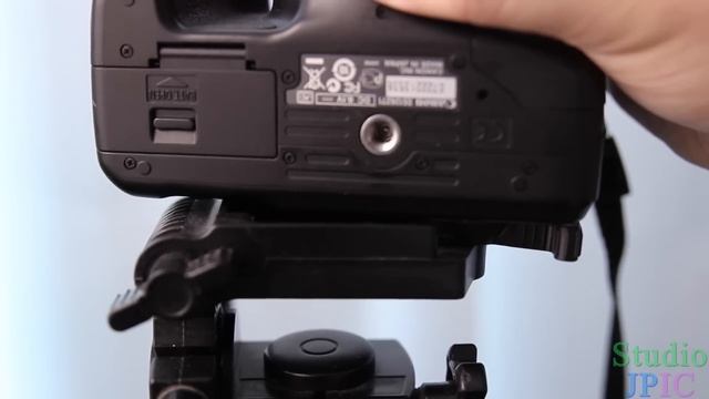 How to attach a camera to a tripod - Photo Tutorial 101 Take Control of your Camera - Episode 7 смотреть онлайн