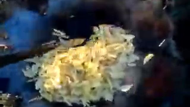 Необычная сковородка на даче для большой семьи .Жарим картошку. смотреть онлайн