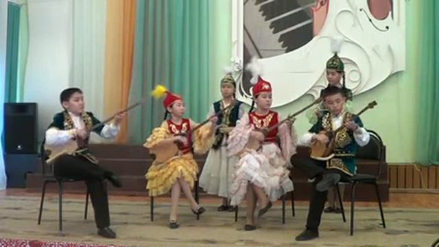 Ансамбль "Мирас" - Русская народная песня "Полноте ребята" смотреть онлайн