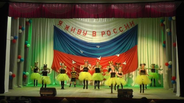 Танцевальная студия "Радуга" (детская группа) - "Пчёлки" смотреть онлайн