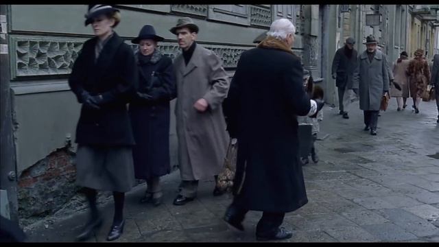 The sidewalk is not for you - The Pianist смотреть онлайн