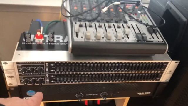 How to wire passive and active pro audio speakers to the same mixer (Behringer Xenyx X1204 USB) смотреть онлайн