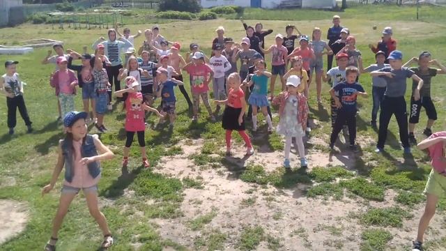 Флешмоб Киндер. Танцы под солнцем смотреть онлайн