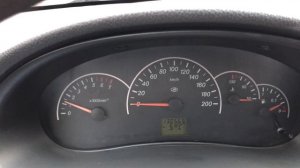 Не горят контрольные лампы и пищит комбинация приборов. Приора.