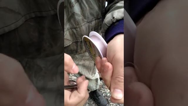 Привязываем муху для ловли Хариуса. Рыбалка на Енисее смотреть онлайн