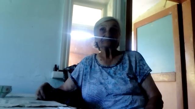 Бабушка с дедушкой ругаются из-за каши