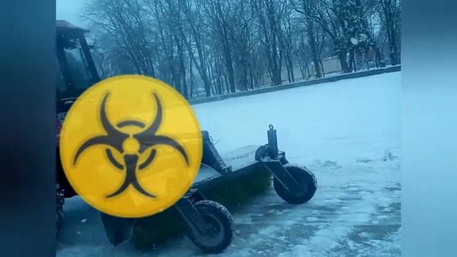 Трактор чистит дорогу от снега! смотреть онлайн