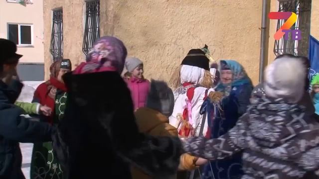 В Среднеуральске на Масленицу съели больше 50 кг блинов смотреть онлайн