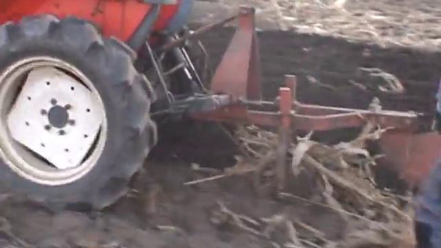 пахота мини трактор Kubota GL 21 смотреть онлайн