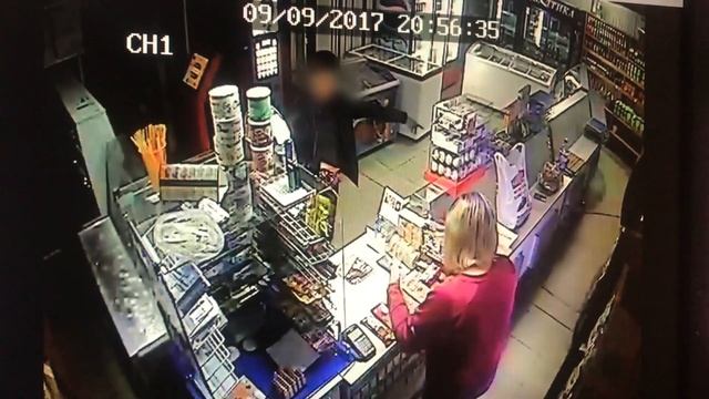 В Белгороде мужчина ограбил продуктовый магазин смотреть онлайн