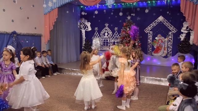 Танец "Снежинки" (Dance "Snowflakes") смотреть онлайн