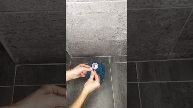 Как сделать РУЧКУ для пластиковой БУТЫЛКИ? ЛАЙФХАК смотреть онлайн