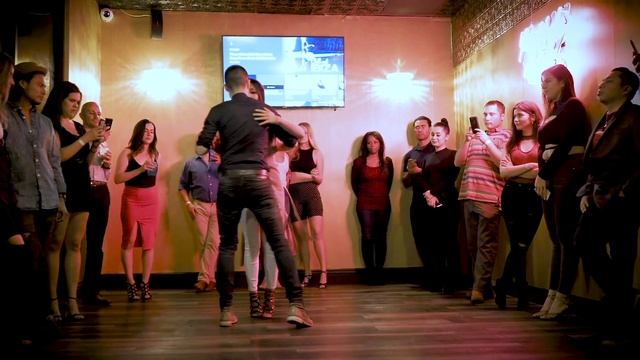 Guiseppe & Lani Kizomba Fusion Improv Demo смотреть онлайн