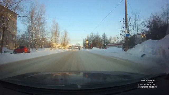 Смотрим как ездит дебильный таксист 434343 г.Ижевск смотреть онлайн
