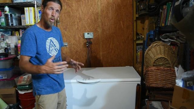 Review of our SunDanzer DC Freezer. Solar 12 volt/ 24 volt solar off grid deep freezer смотреть онлайн