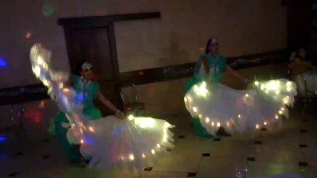 Красивый танец с веерами. смотреть онлайн