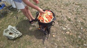 Мясо с овощами в казане на костре. Быстро. Вкусно. Просто!