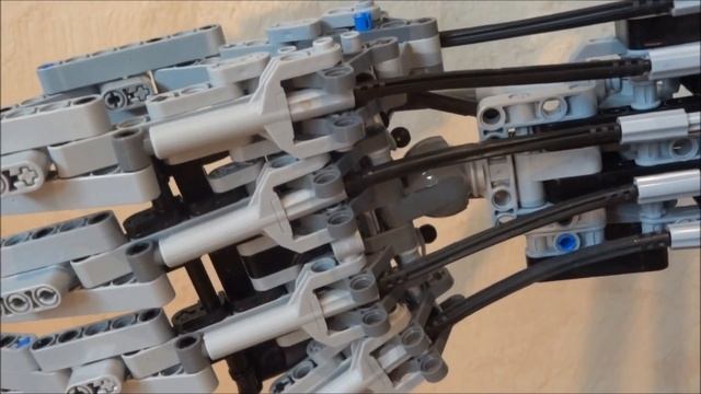 Hand prosthesis with LEGO смотреть онлайн