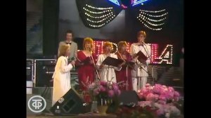 Олга  Раецка  поет песенку «Мы убили комара»,   Юрмала- 87