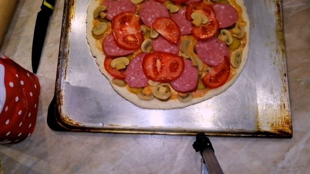 Пицца с грибами, колбасой, сыром, ОЧЕНЬ ВКУСНАЯ | make pizza смотреть онлайн