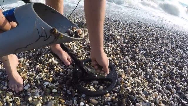 ПУТЕШЕСТВИЕ В КРЫМ НА АВТОМОБИЛЕ часть 9 ПОИСК ВДОЛЬ ПОЛОСЫ ПРИБОЯ BEACH SEARCH IN THE CRIMEA смотреть онлайн