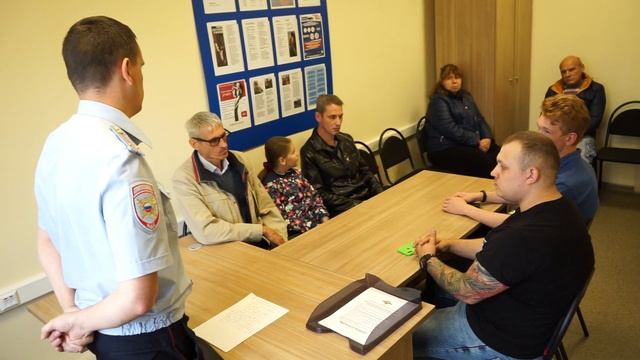 Как участковый проводит прием граждан смотреть онлайн
