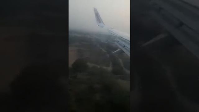 Delhi Airport | landing in FOG at Indira Gandhi International Airport | spicejet | IGI Airport смотреть онлайн