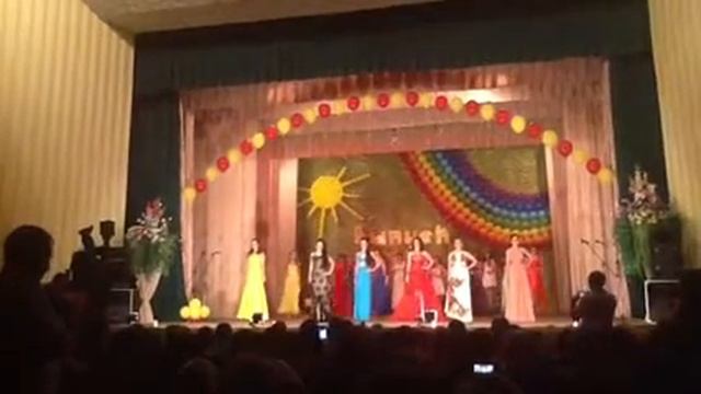 Лучшее платье выпускниц смотреть онлайн