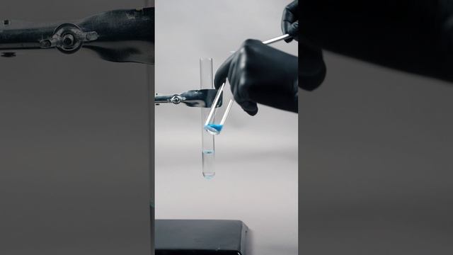 Самые красивые химические реакции - образование Сu(OH)₂ смотреть онлайн