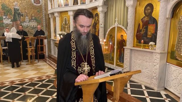 ? Молебен с акафистом у раки с частицей мощей блаженной старицы Матроны в Свято-Успенском монастыре смотреть онлайн