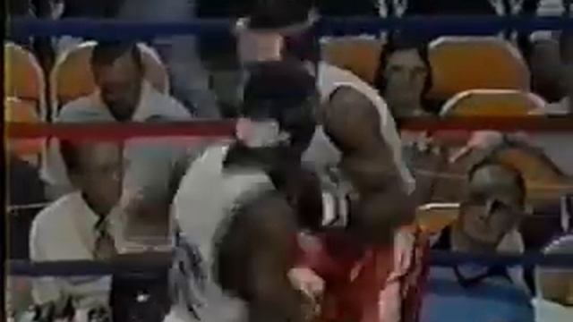 Бокс Рой Джонс-младший VS Виктора Левина (любитель). смотреть онлайн