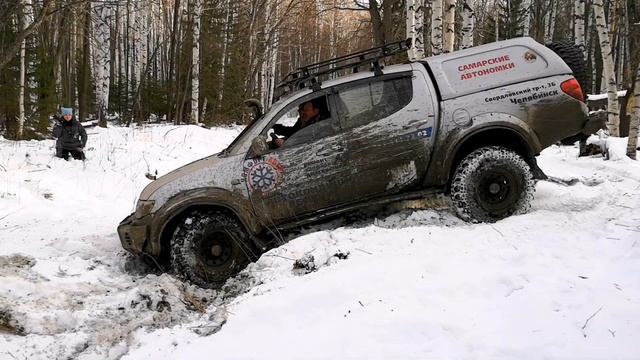 Прохождение геометрического препятствия на Паджеро, Шевроле нива, L200 и Урбан смотреть онлайн