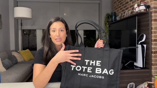 Review: Marc Jacobs Large Tote Bag | What It Looks Like + What Fits Inside + Try On смотреть онлайн