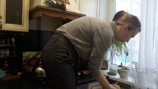 Уборка кухни,полив цветов,небольшая закупка продуктов смотреть онлайн