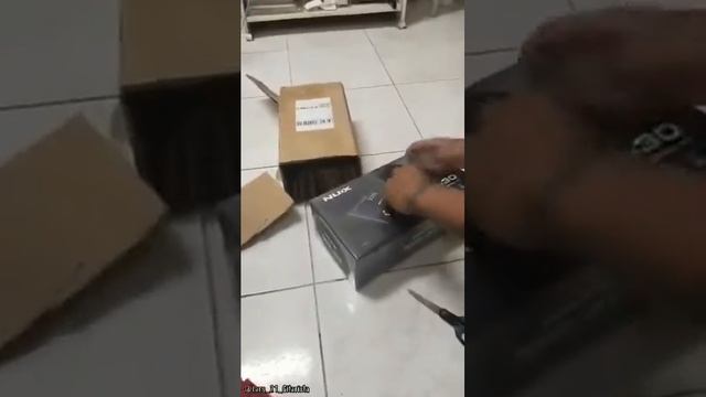 UNBOXING NUX MG-30 VERSATILE MODELER смотреть онлайн