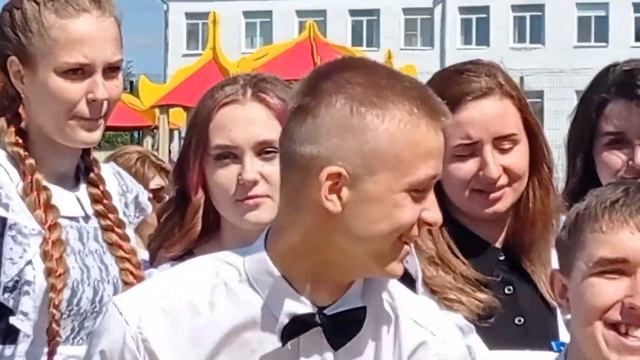 Последний звонок, 11 класс - выпускной для сестры Алисы. Клип - Школа я скучаю смотреть онлайн