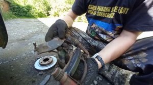 Проточка тормозного диска и замена тормозных колодок на НИССАН АЛЬМЕРА КЛАССИК.