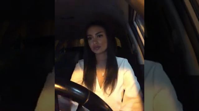Девушка красиво спела в машине (что за песня?) смотреть онлайн