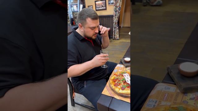 Жесткий пранк друга в Пхали хинкали! Смотреть до конца! Бронь 8(812) 409-60-88 #юмор #пхалихинкал смотреть онлайн