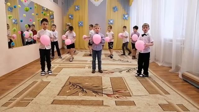 Танец - перестроение "Мама" смотреть онлайн