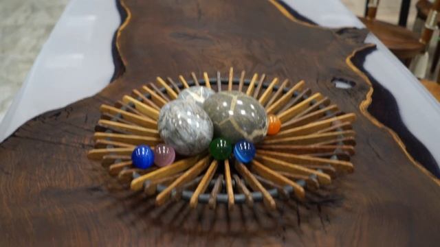 Стулья из массива кокосовой пальмы - идеальный вариант для столов из слэбов смотреть онлайн