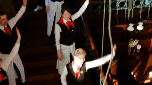 Танец из первомайского флешмоба в ресторане Хмель смотреть онлайн