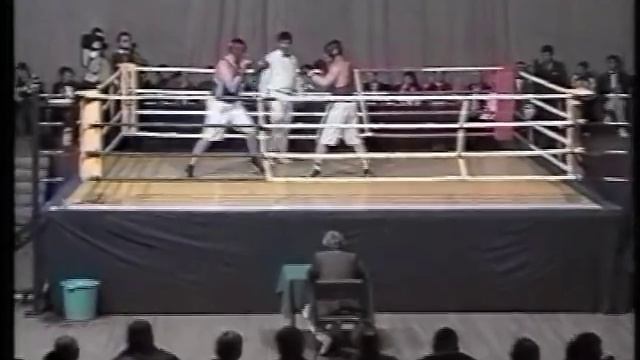 Спорт. Бокс. Чемпионат КР-2002. Финал +95 кг. Замир Сыргабаев-Нурбек Китаев смотреть онлайн