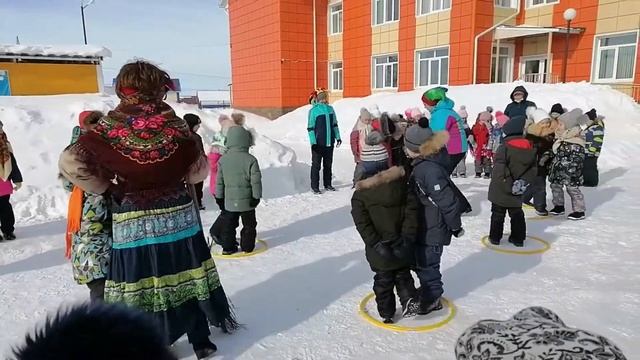 С Масленницей зиму провожаем, весну встречаем!