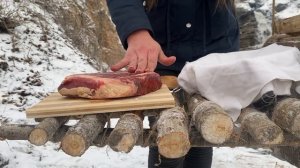 Готовлю Стейк Рибай на дровах   Подвесной гриль из дерева своими руками   Одиночный зимний бушкрафт