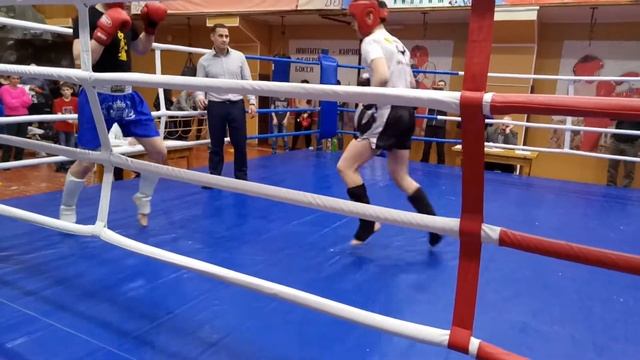 Кикбоксер и Рукопашник по правилам Кикбоксинга