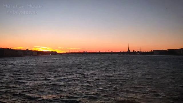 Стихотворение - Больно. Наталья Новак. Пойдем гулять по Питеру - 5 #стихи #поэзия #питер #прогулка смотреть онлайн