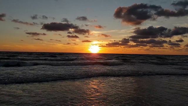 Закат солнца на море. смотреть онлайн