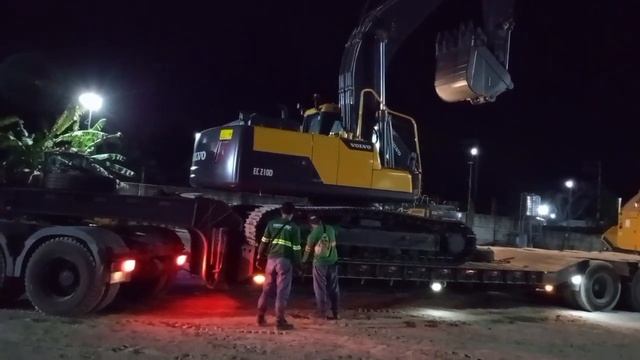 Loading Of Brand New Volvo Excavator Ec210 With Vibro.#trucker.#markprimotv